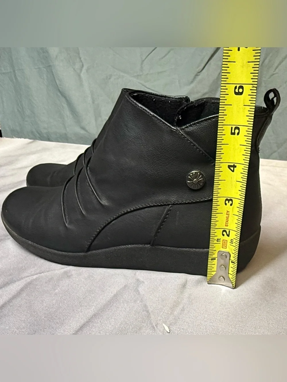 Earth Spirit Black Leather Chukka Zip Boots